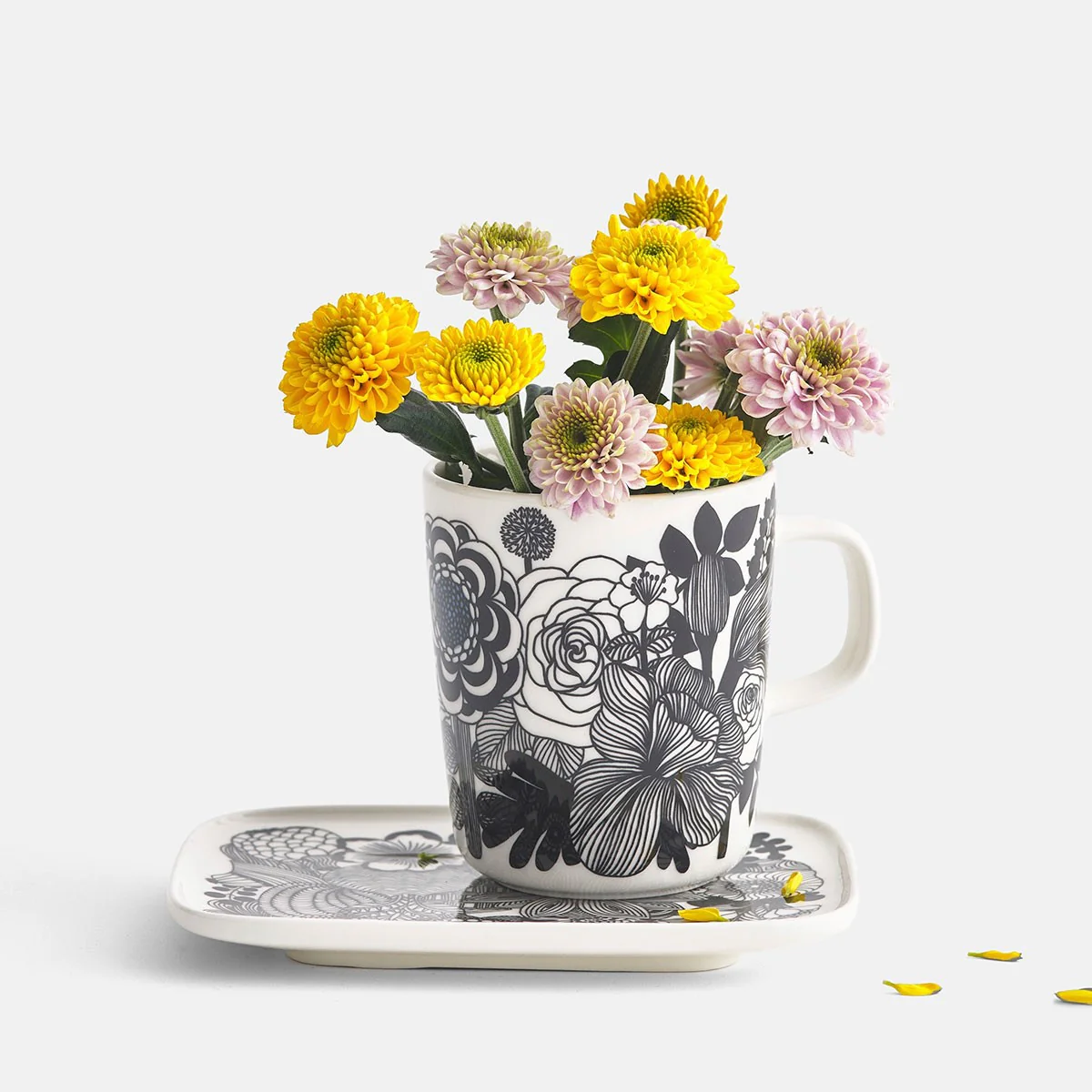 Marimekko Siirtolapuutarha Black / Blue Mug - Image 3