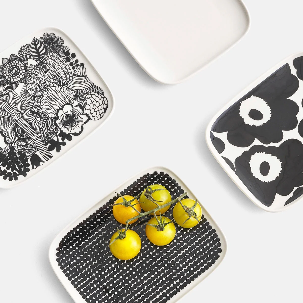 Marimekko Siirtolapuutarha Black / White Small Plate - Image 5