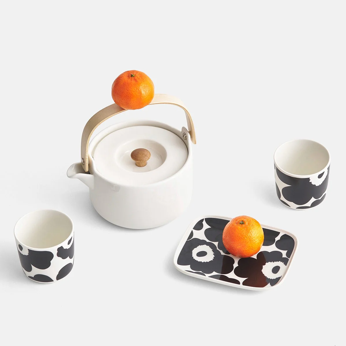 Marimekko Unikko White / Black Small Plate - Image 3