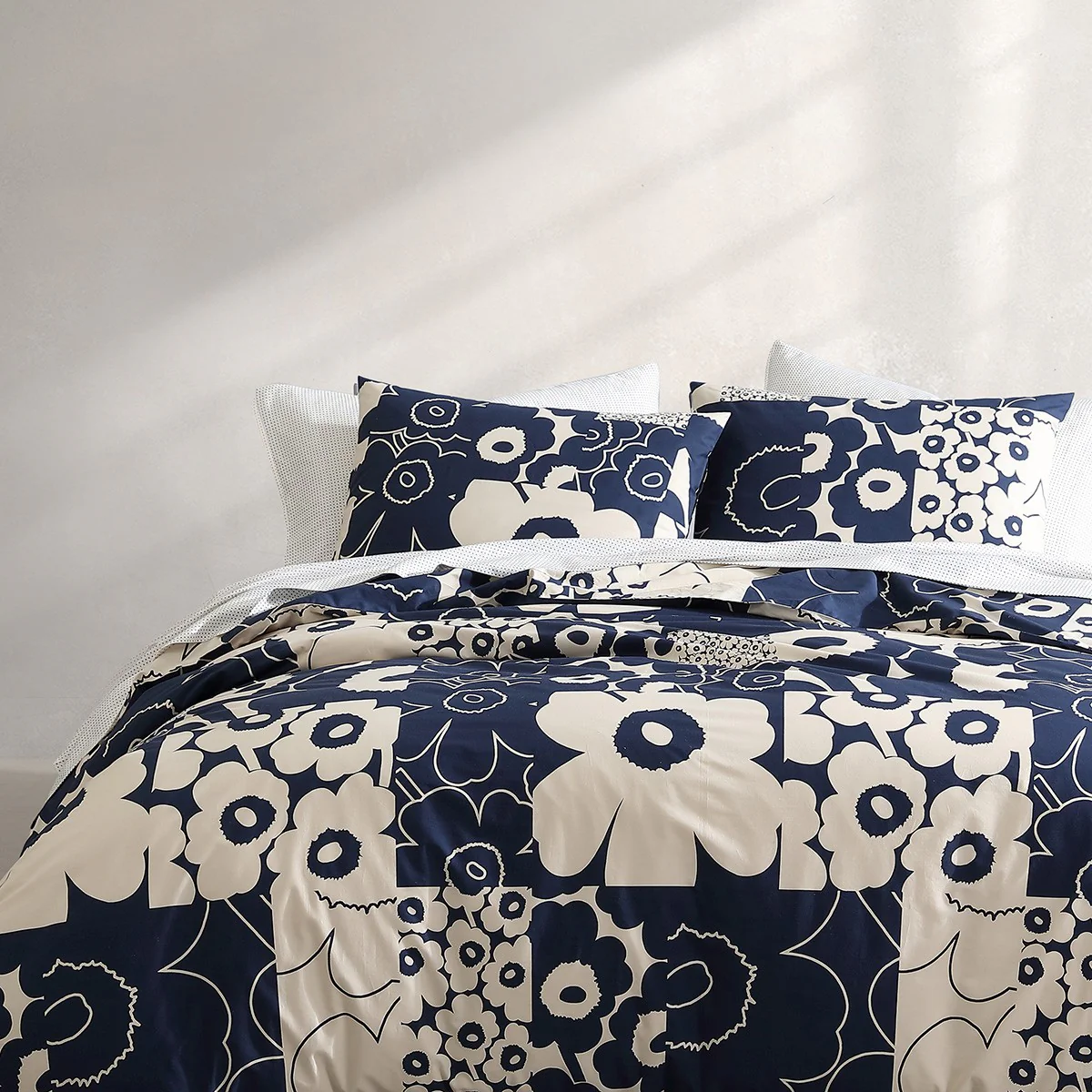 Marimekko Unikko Kollaasi Dark Blue / Off White Full / Queen Duvet Cover Set - Image 2