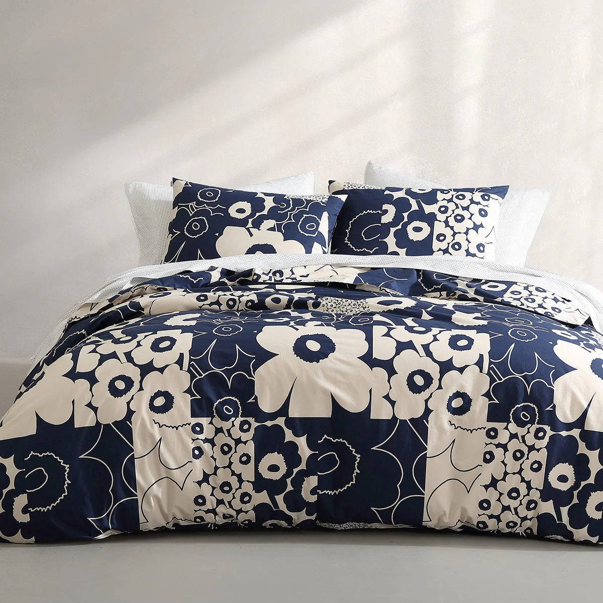 Marimekko Unikko Kollaasi Dark Blue / Off White King Duvet Cover Set - Image 2