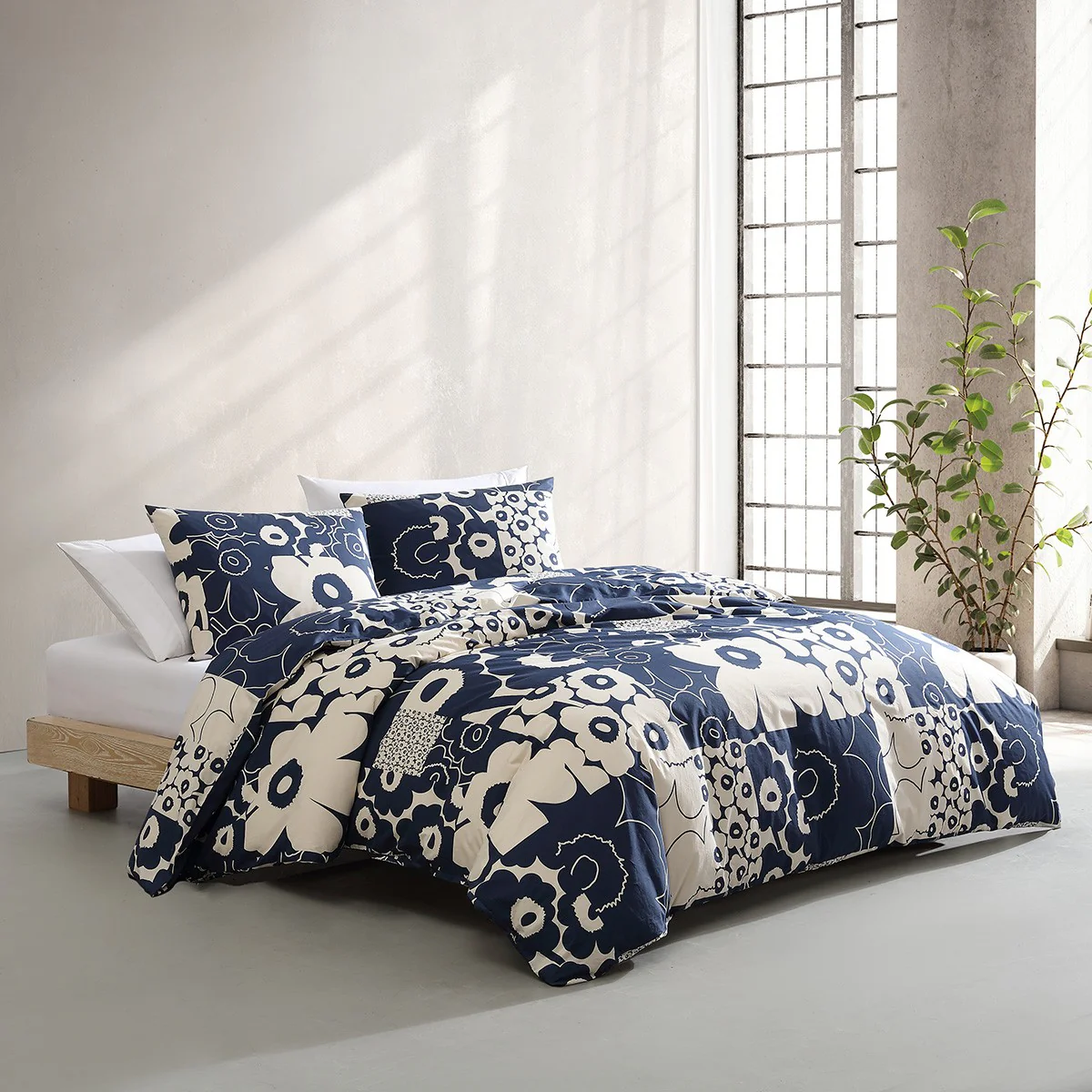 Marimekko Unikko Kollaasi Dark Blue / Off White King Duvet Cover Set - Image 3