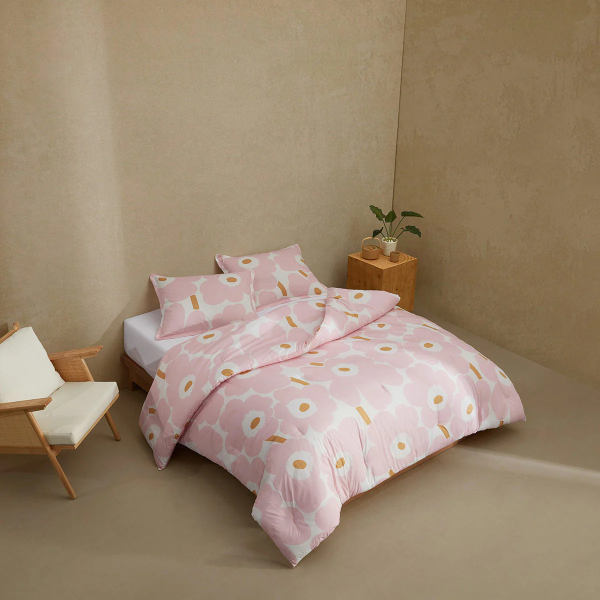 Marimekko Unikko Light Pink Duvet Cover Set - King - Image 4