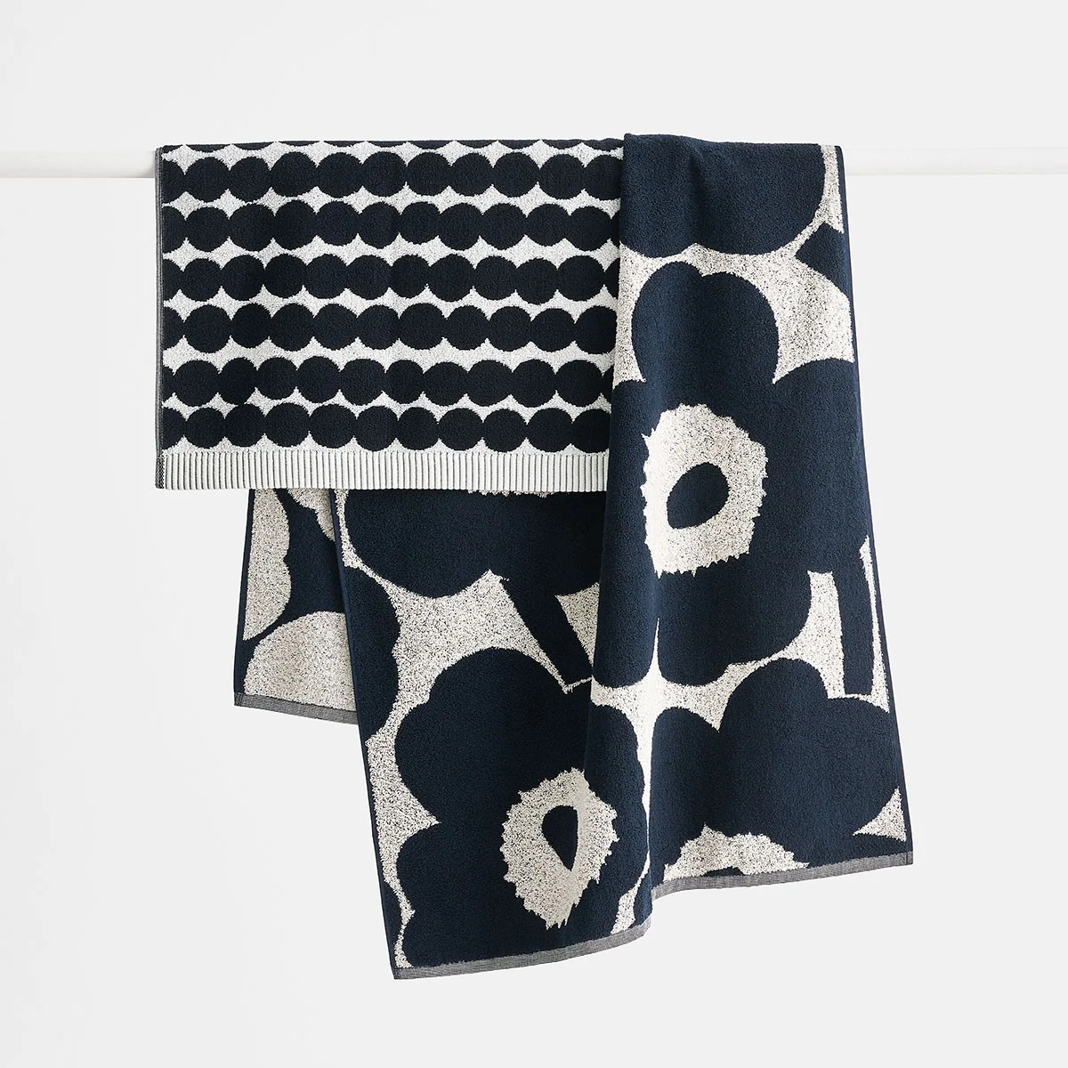 Marimekko Unikko Ivory / Navy Bath Towel - Image 4