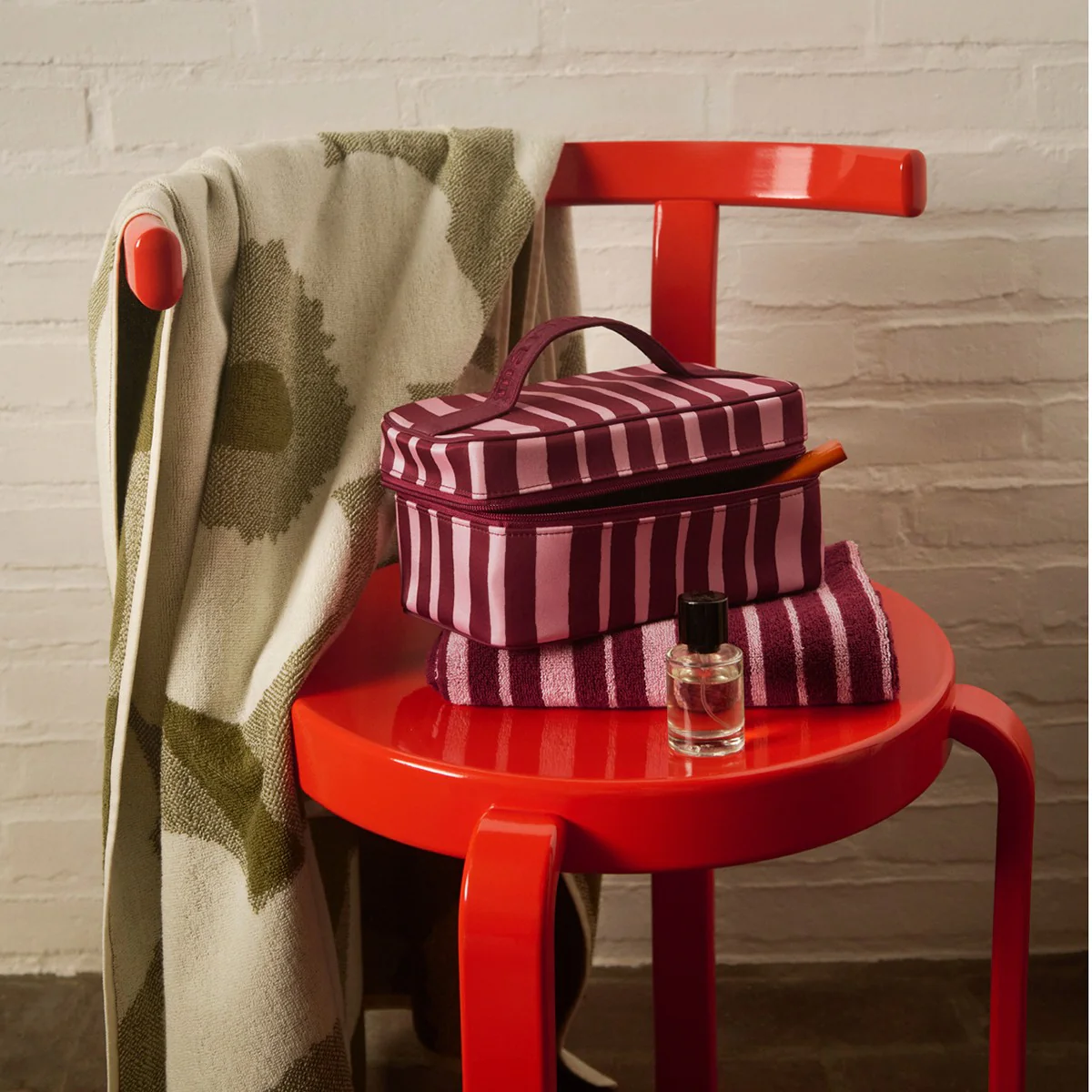 Marimekko Unikko Olive Green / Cream Bath Towel - Image 2