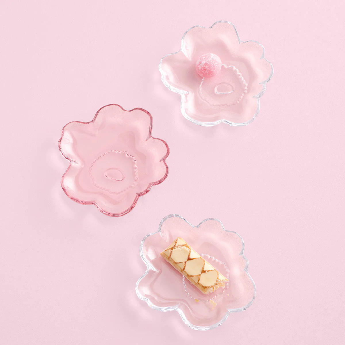 Marimekko Unikko Shape Clear Glass Snack Plate - Image 2