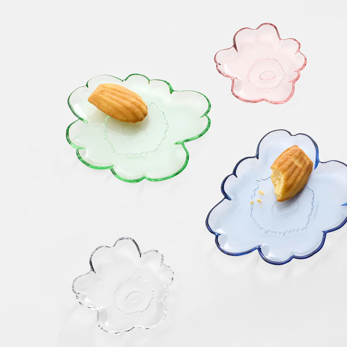 Marimekko Unikko Shape Clear Glass Snack Plate - Image 4