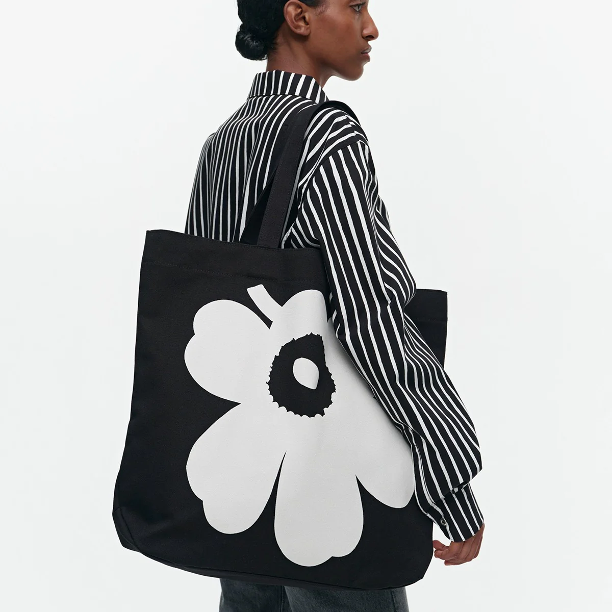 Marimekko Unikko Torna Black / White Canvas Bag - Image 4