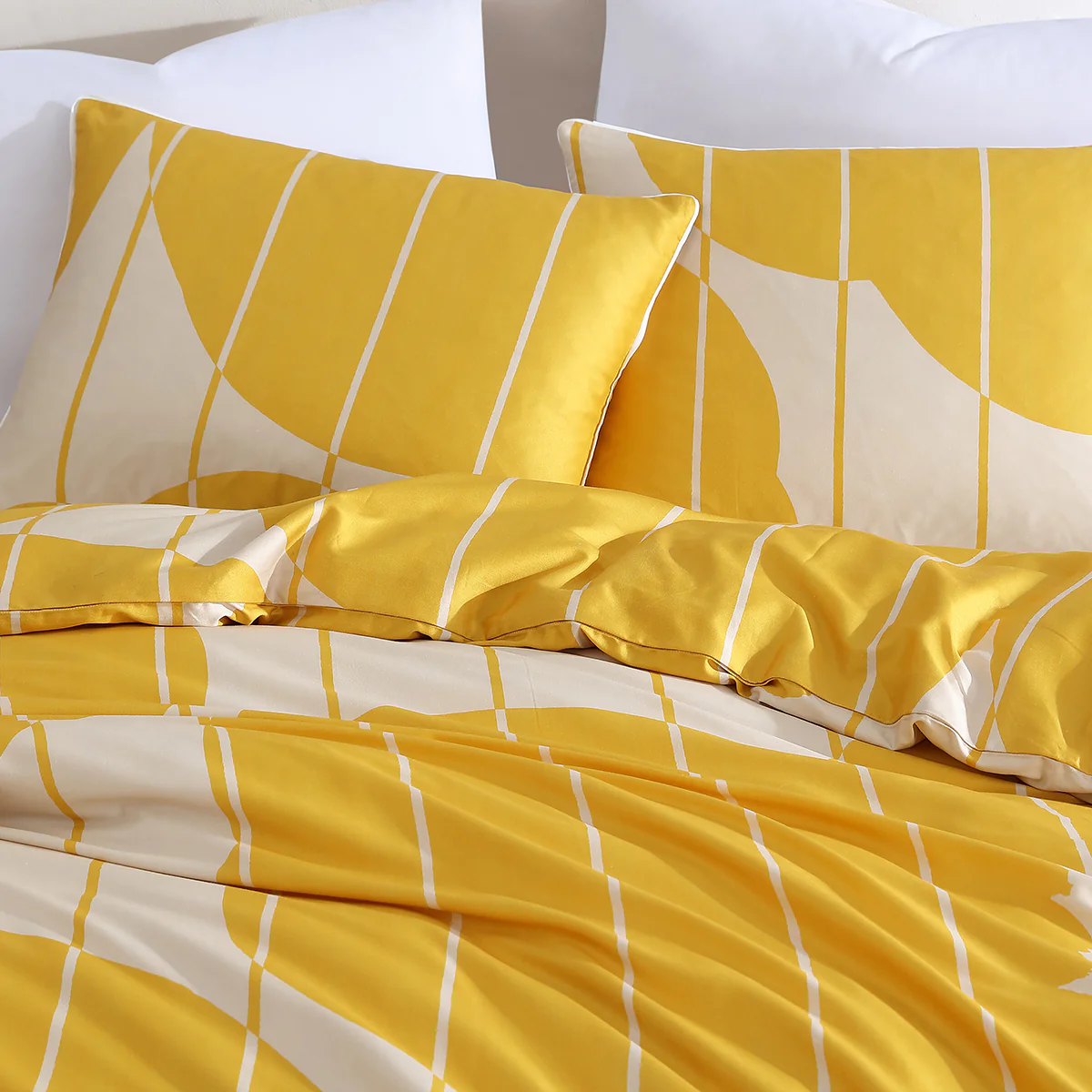 Marimekko Vesi Unikko Yellow / Beige Duvet Cover Set - Full / Queen - Image 3
