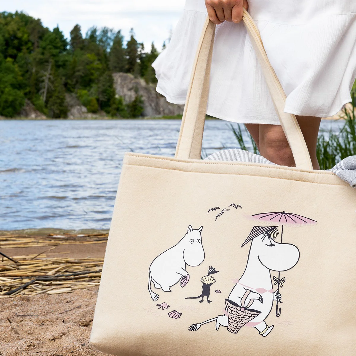 Muurla Moomin Tan / White Beach Bag - Image 3