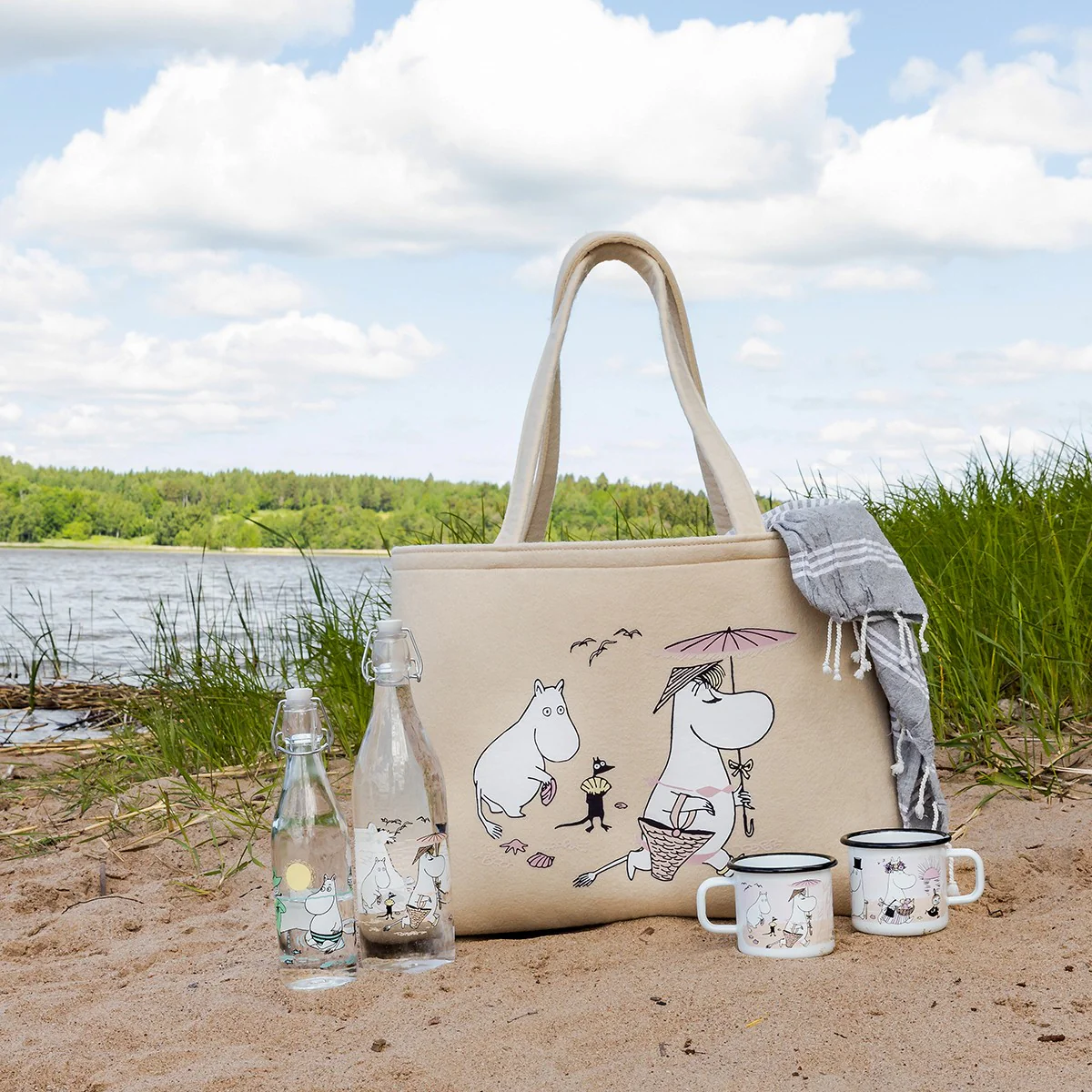 Muurla Moomin Tan / White Beach Bag - Image 4