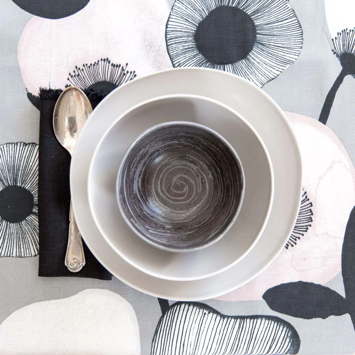 Pentik Kallio Grey Dinner Plate - Image 2
