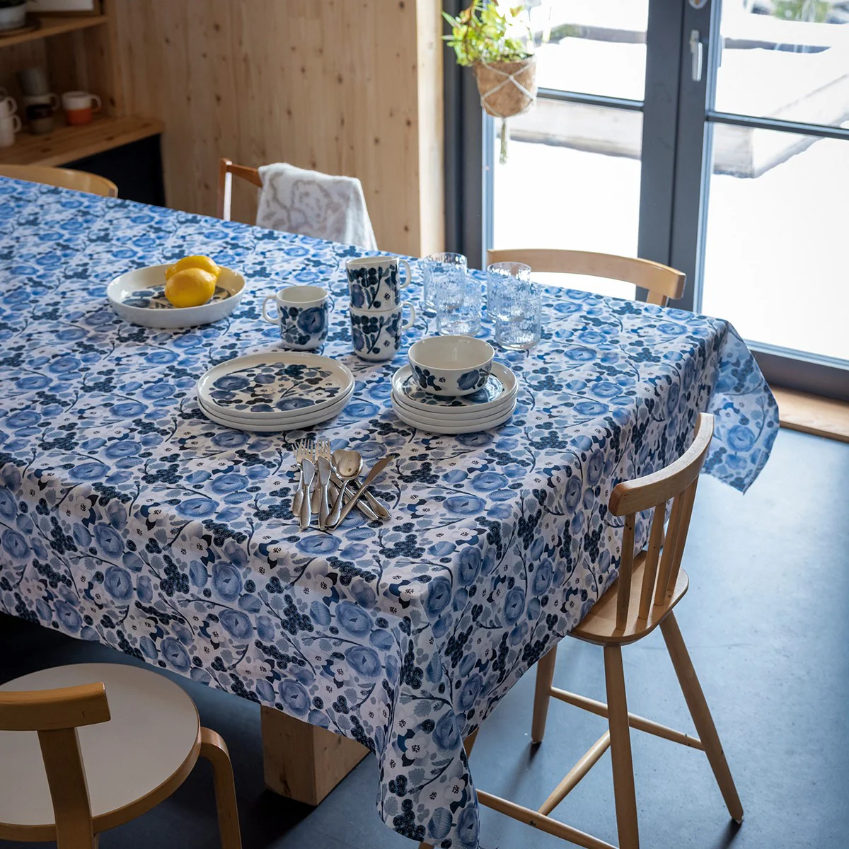 Pentik Lapin Kukka Blue / White Soup / Cereal Bowl - Image 4
