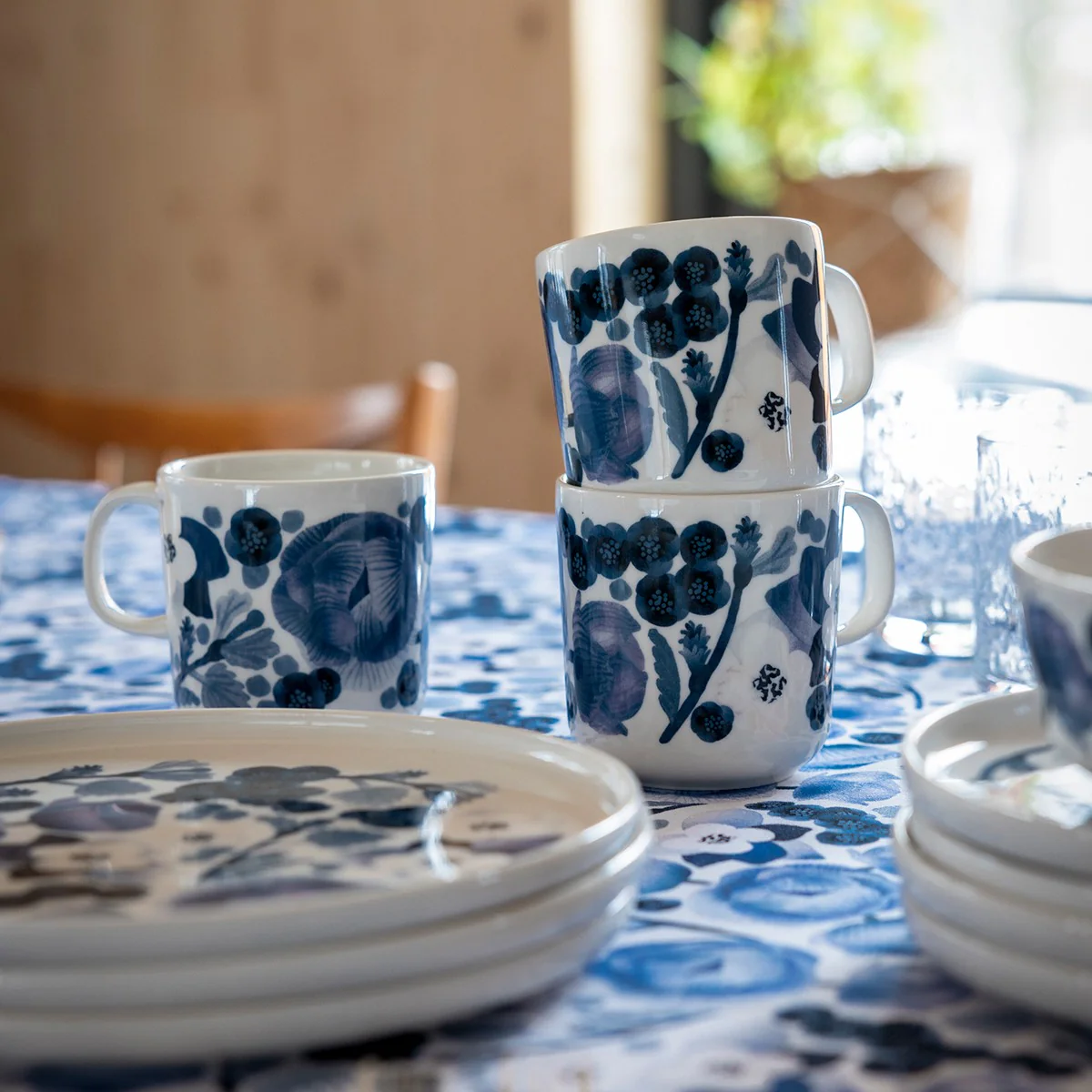 Pentik Lapin Kukka Blue / White Mug - 12 oz - Image 2