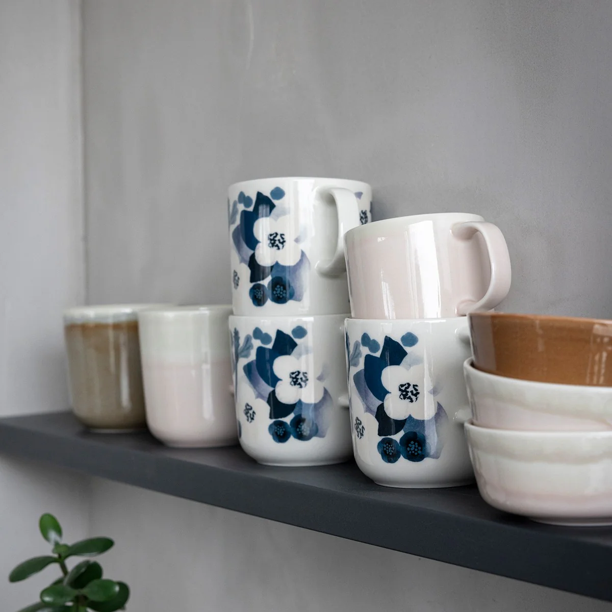 Pentik Lapin Kukka Blue / White Mug - 12 oz - Image 4