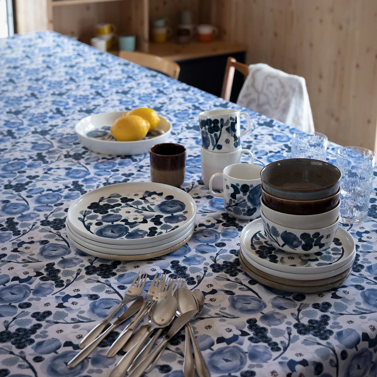 Pentik Lapin Kukka Blue / White Dinner Plate - Image 3