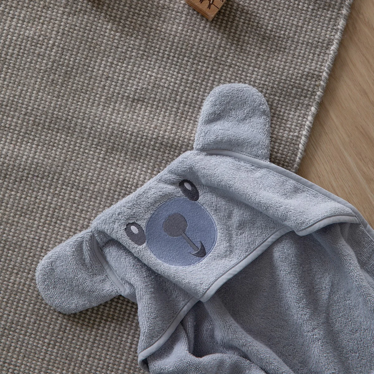 Pentik Pikkunallet Light Blue / Grey Hooded Children's Towel - Image 3