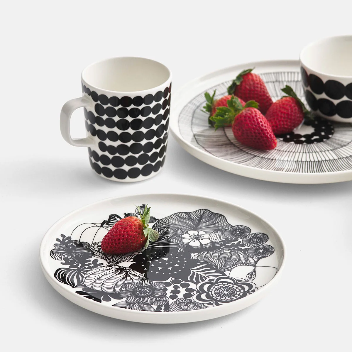 Marimekko Rasymatto Black / White Mug - Image 2