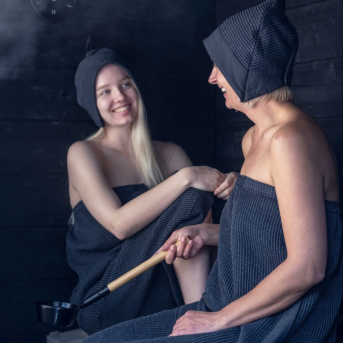 Rento Aluminum / Bamboo Black Sauna Ladle - Image 4