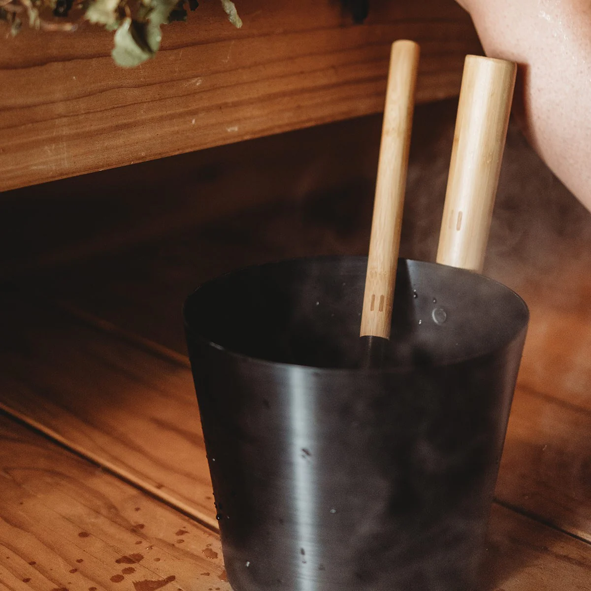Rento Aluminum / Bamboo Black Sauna Ladle - Image 5