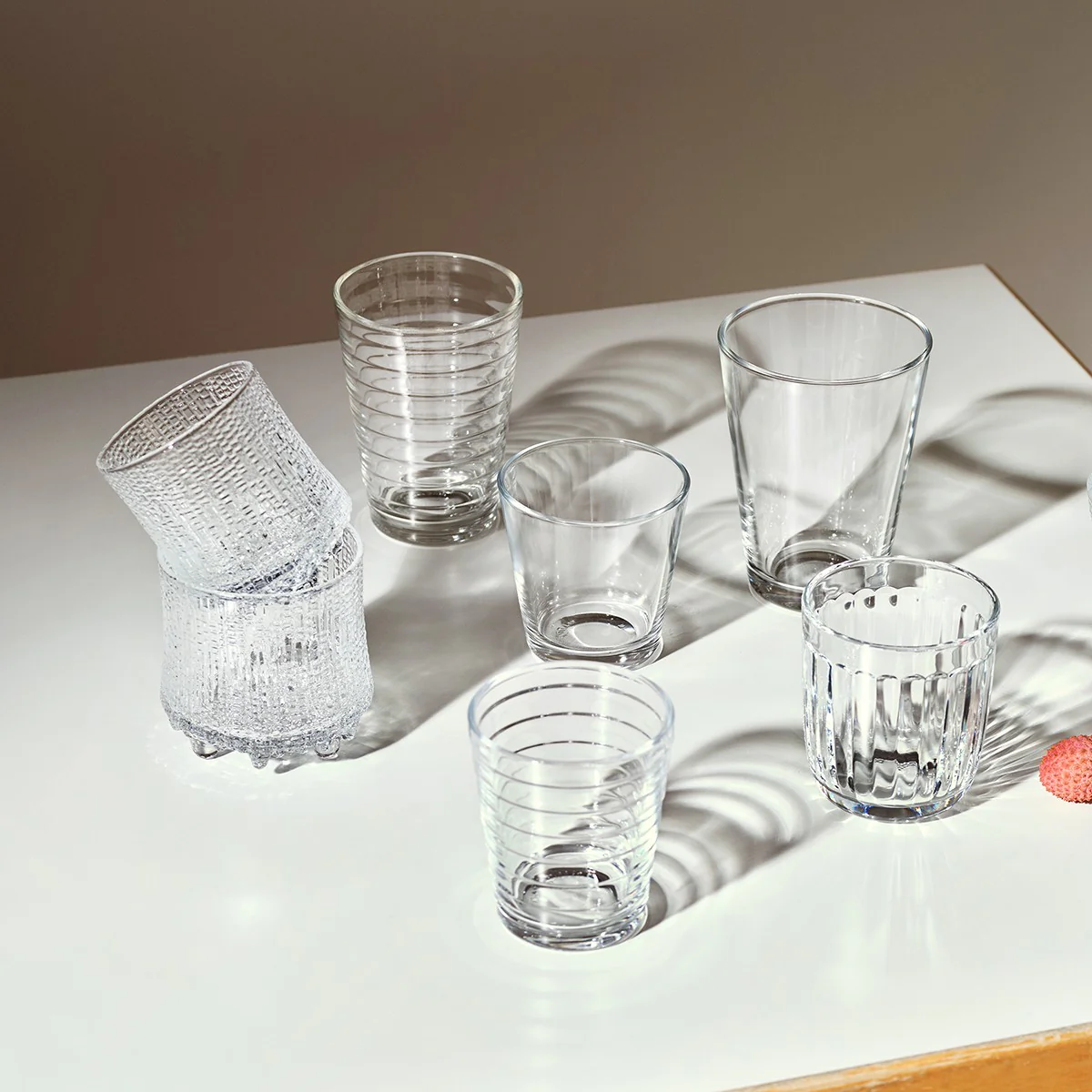 iittala Ultima Thule Footed On The Rocks - Set of 2 - Image 5